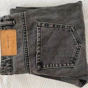 Amazing mom jeans - super flattering